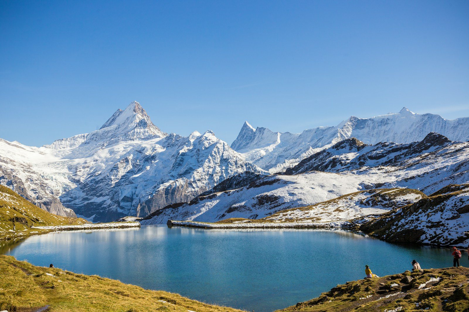 Alpine Lakes: Where the Mountains Meet Crystal-Clear Water