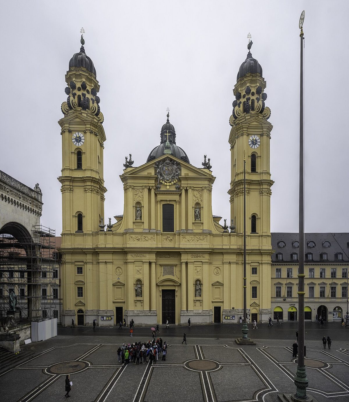 Theatinerkirche und Odeonsplatz