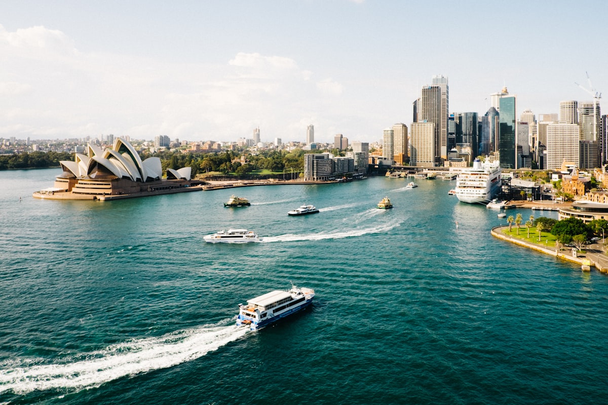 Australia: Between Urban Energy and Cultural Identity