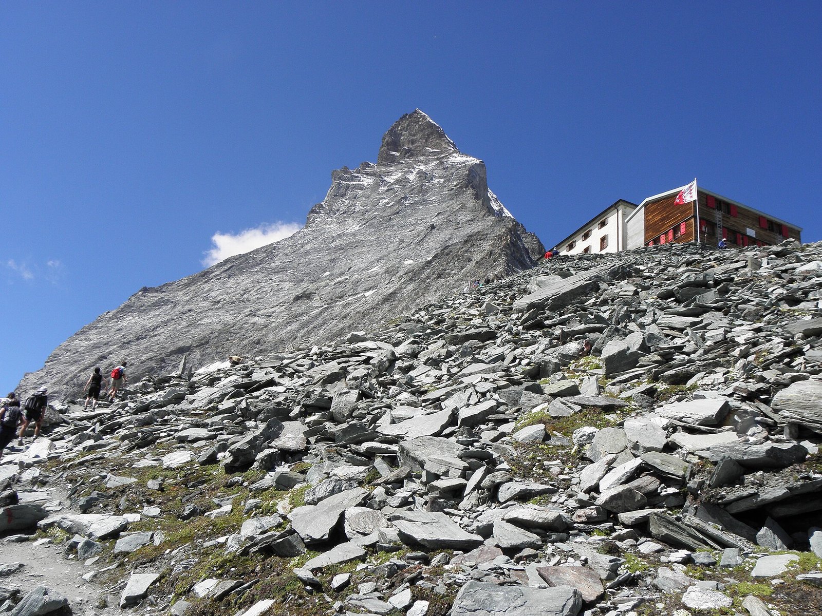 Hörnlihütte below the Matterhorn