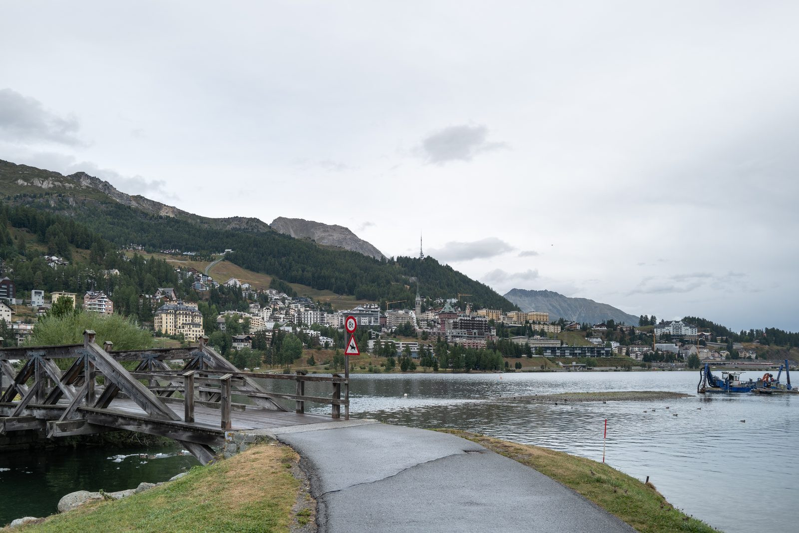 St. Moritzersee und St. Moritz im Sommer