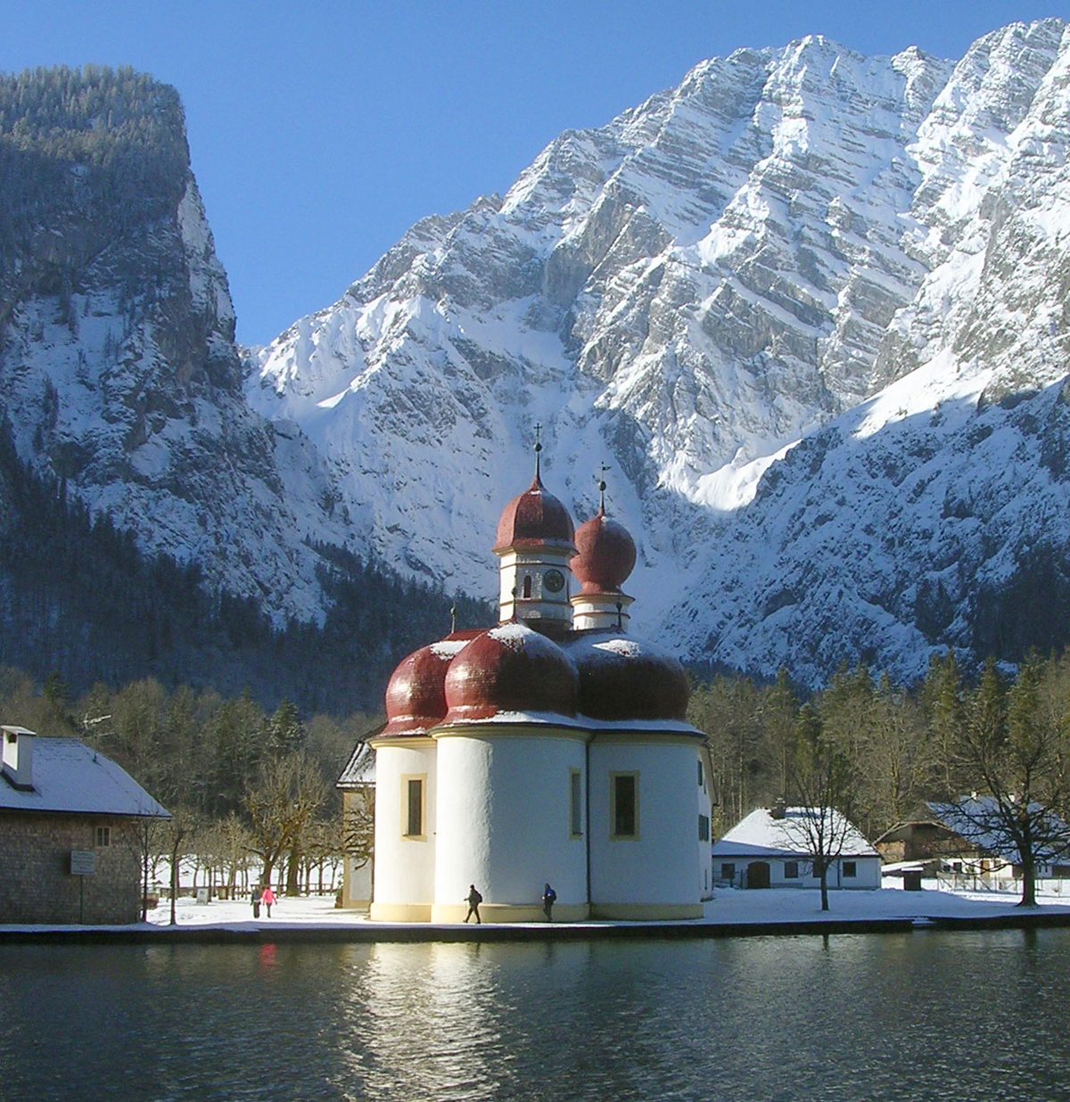 Kirche St. Bartholomä unter der Watzmann-Ostwand