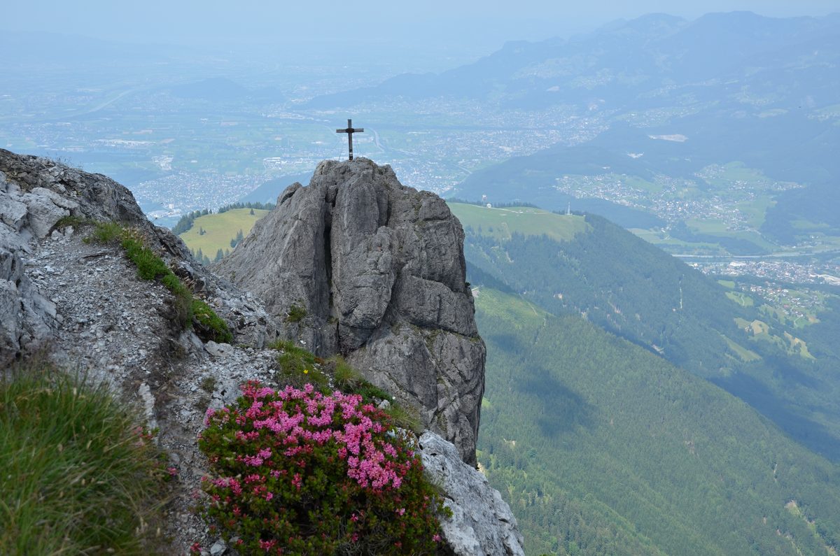 Gipfelkreuz am Drei-Schwestern-Massiv