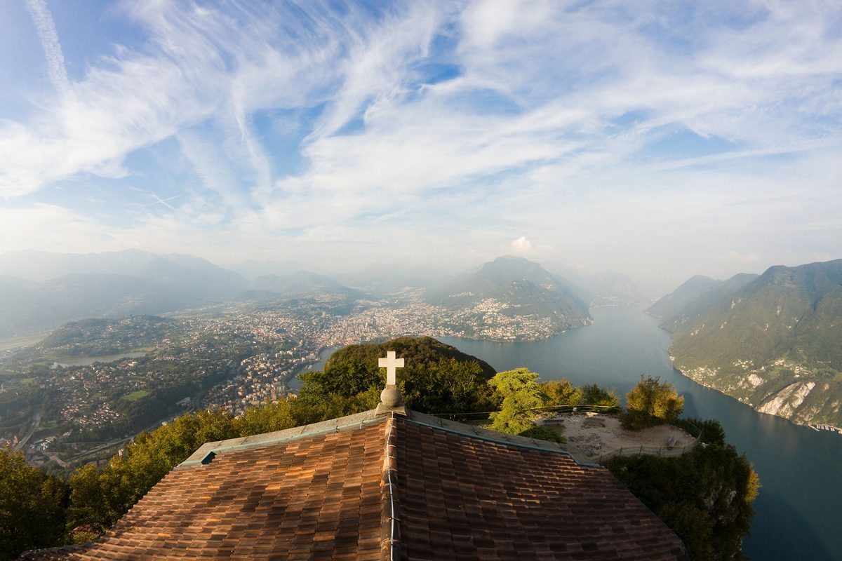Lugano von der Gipfelkirche des San Salvatore