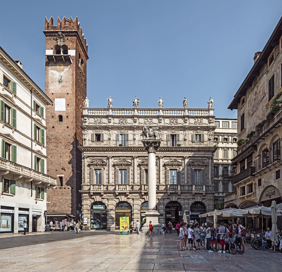 Piazza delle Erbe mit dem Lamberti-Turm