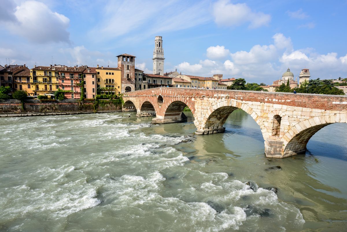 Ponte Pietra über der Etsch