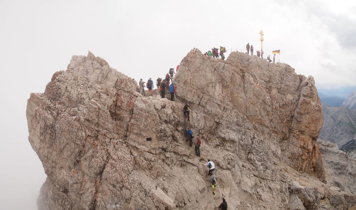 Gipfel der Zugspitze mit Kreuz